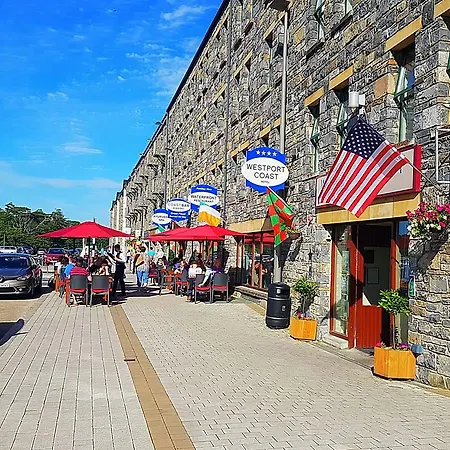 Coast Hotel, & Leisure Отель Вэстпорт