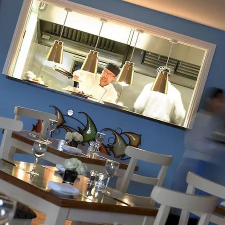 Coast Hotel, & Leisure 4* Вэстпорт