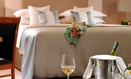 Coast Hotel, & Leisure Вэстпорт